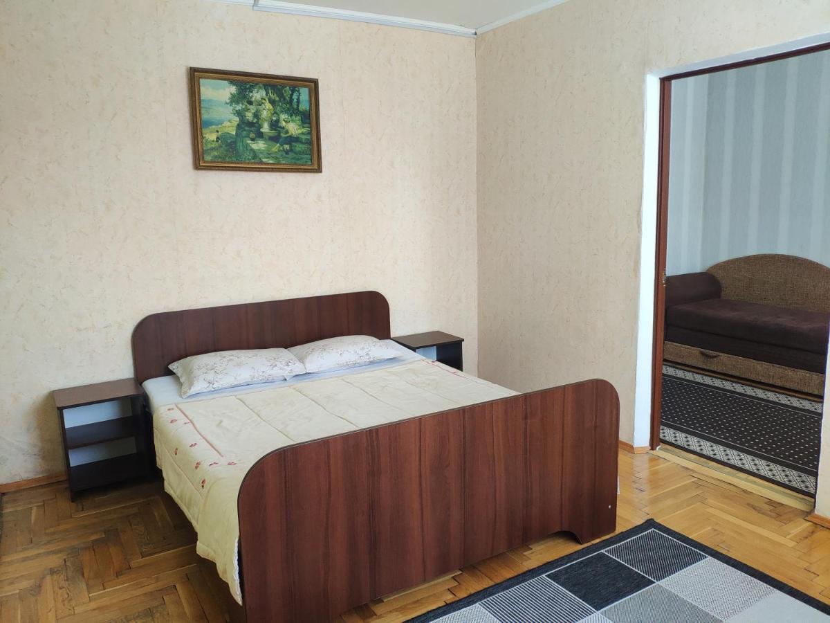 Комунальне Підприємство Готель Україна Zolochiv Exterior photo