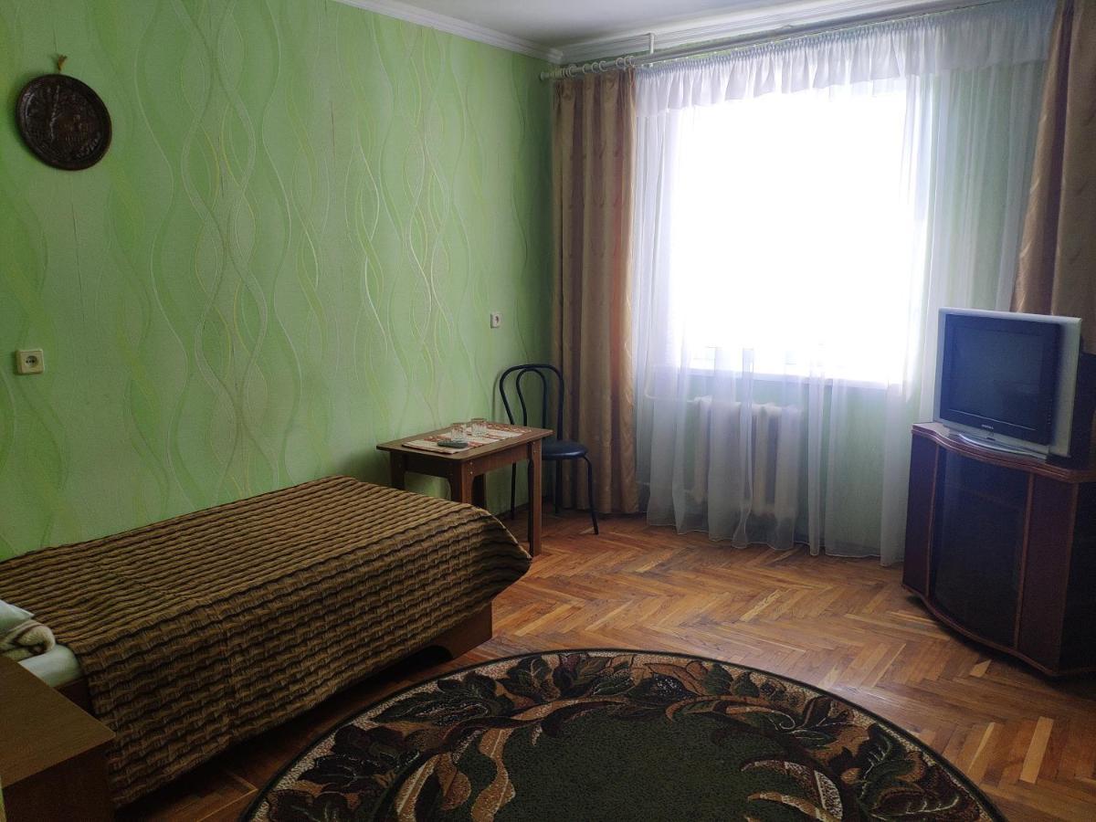 Комунальне Підприємство Готель Україна Zolochiv Exterior photo