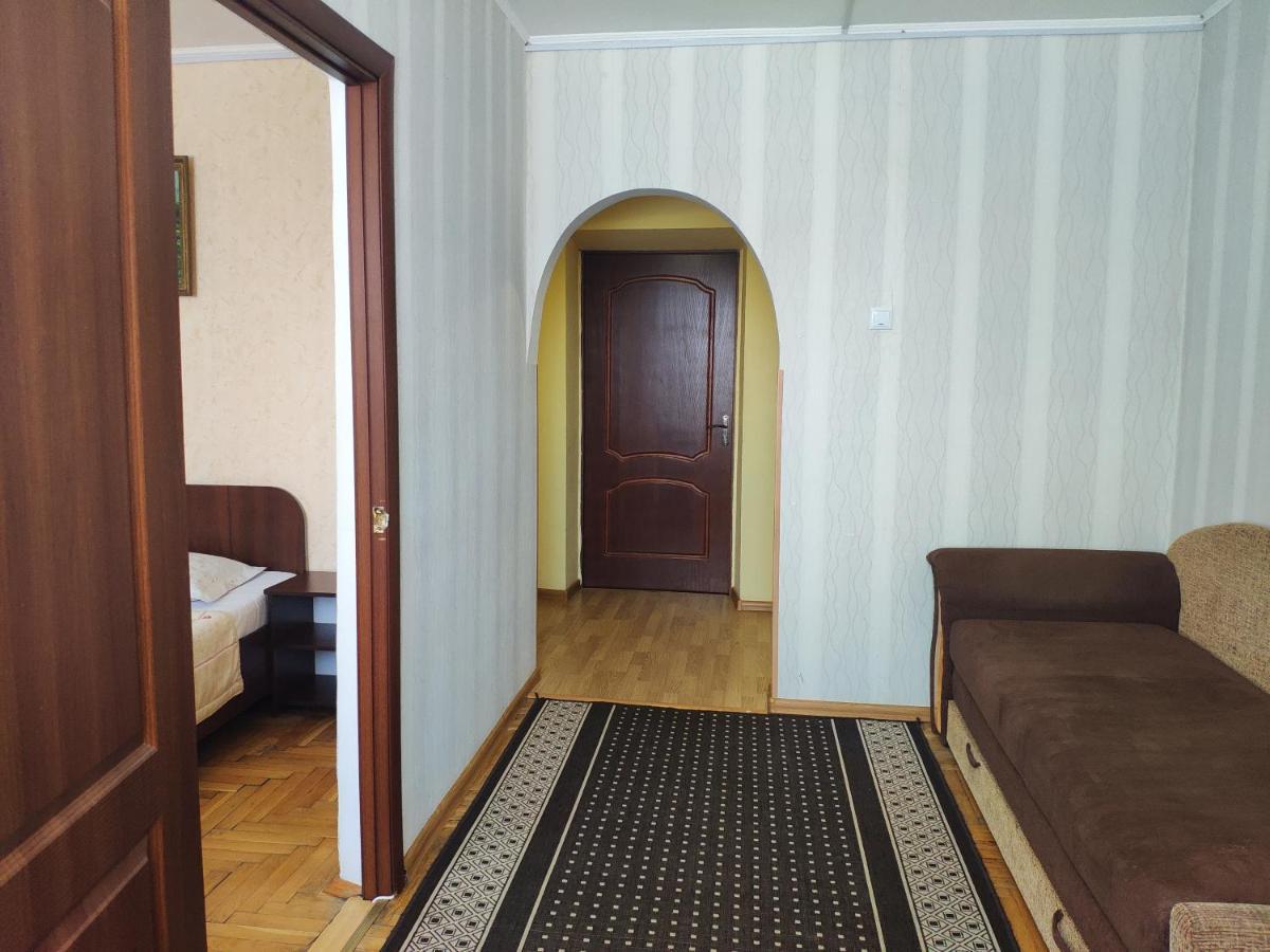 Комунальне Підприємство Готель Україна Zolochiv Exterior photo